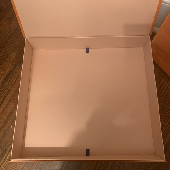 Authentic Louis Vuitton shopping & box - Picture 2 of 7